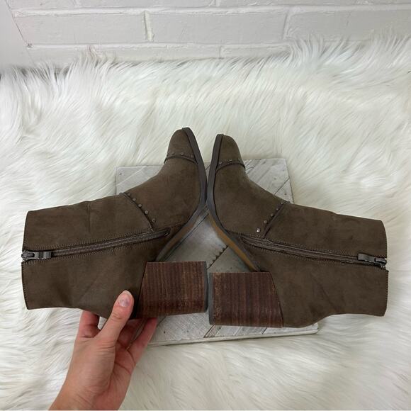 Report Studded Pointed Toe Stacked Heel Booties Size 9 - Picture 7 of 12